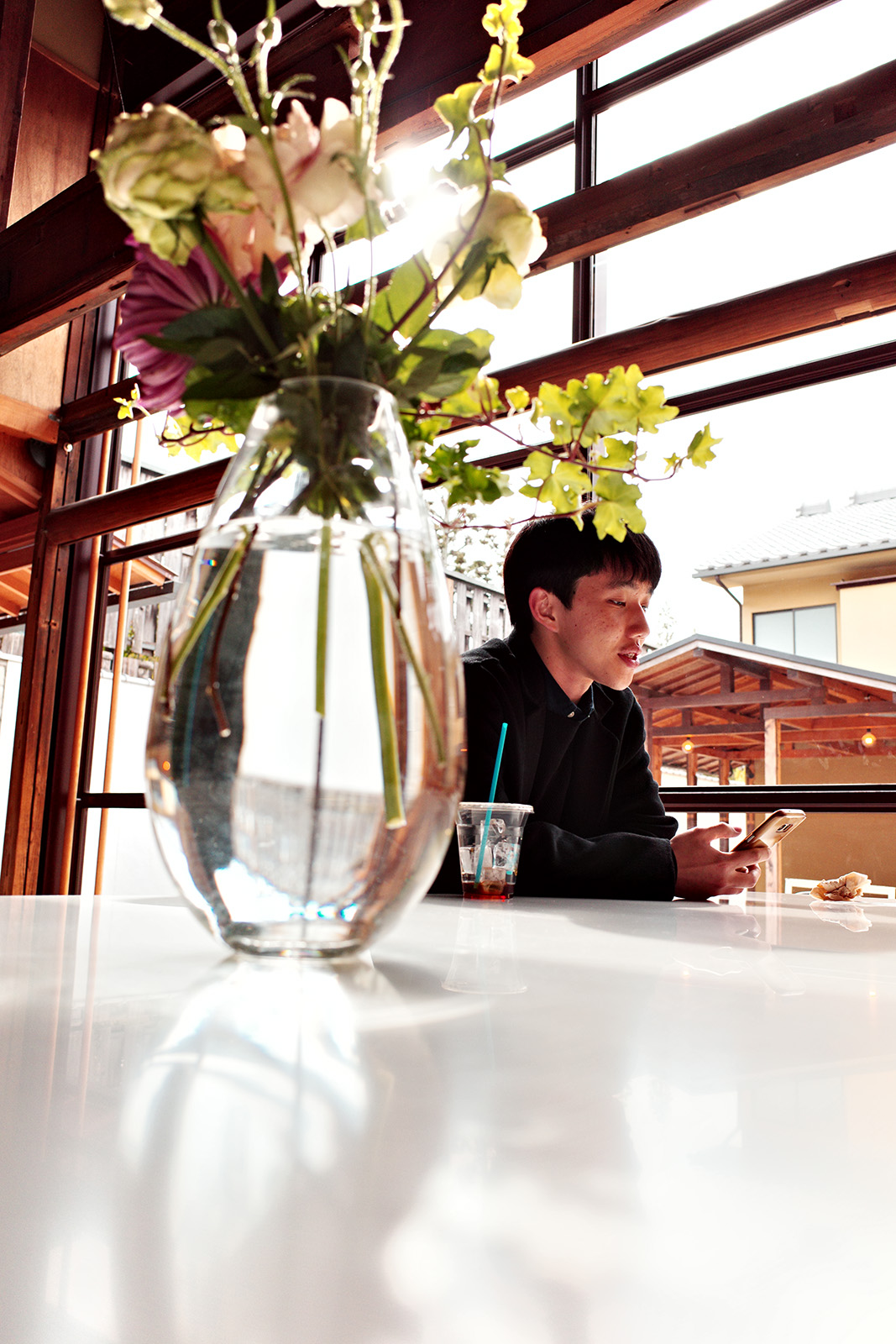 Teal and Orange 濾鏡效果：巷弄腳踏車與人物