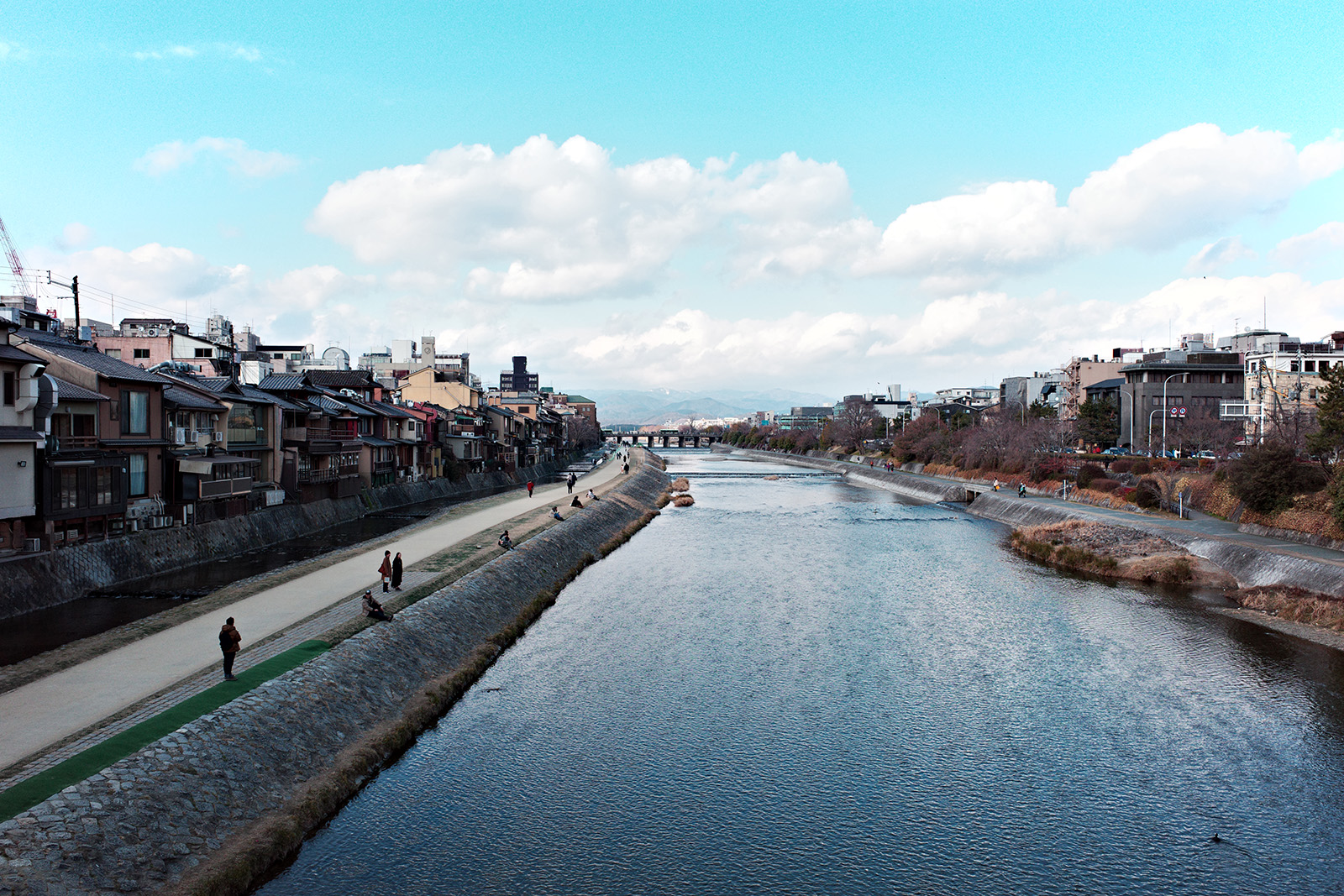 Teal and Orange 濾鏡效果：逆光下的橋樑與風景