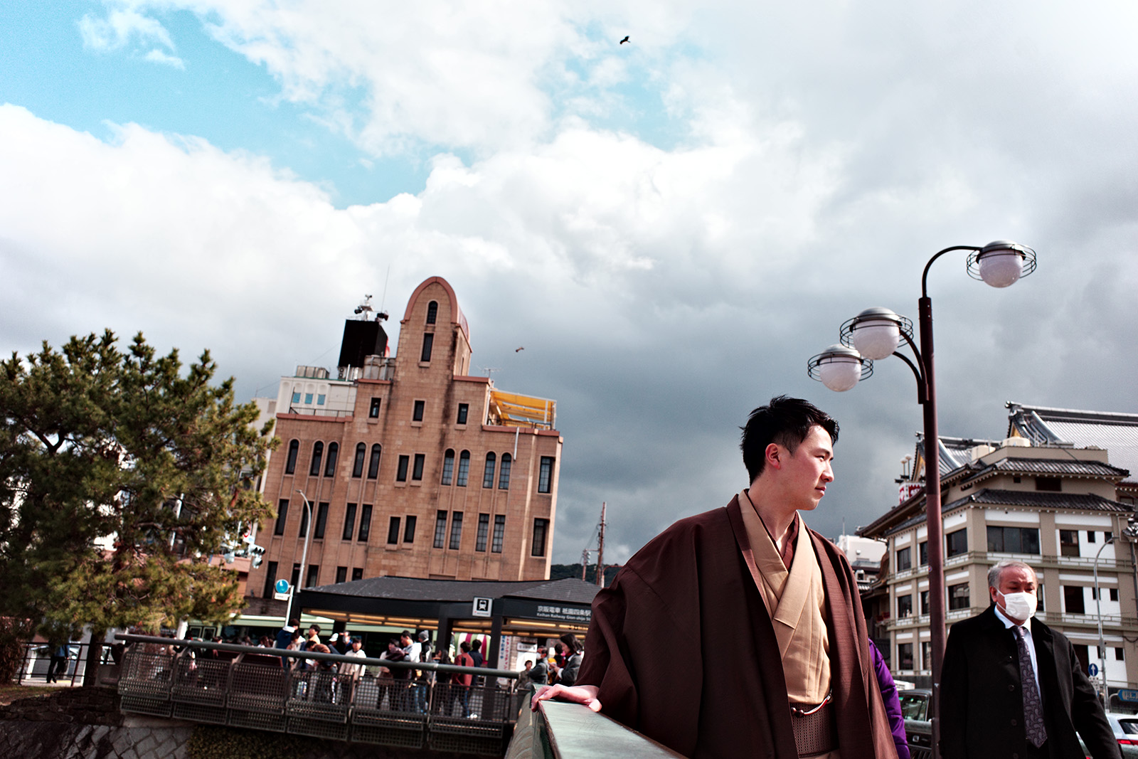 Teal and Orange 濾鏡效果：河畔風光與藍天