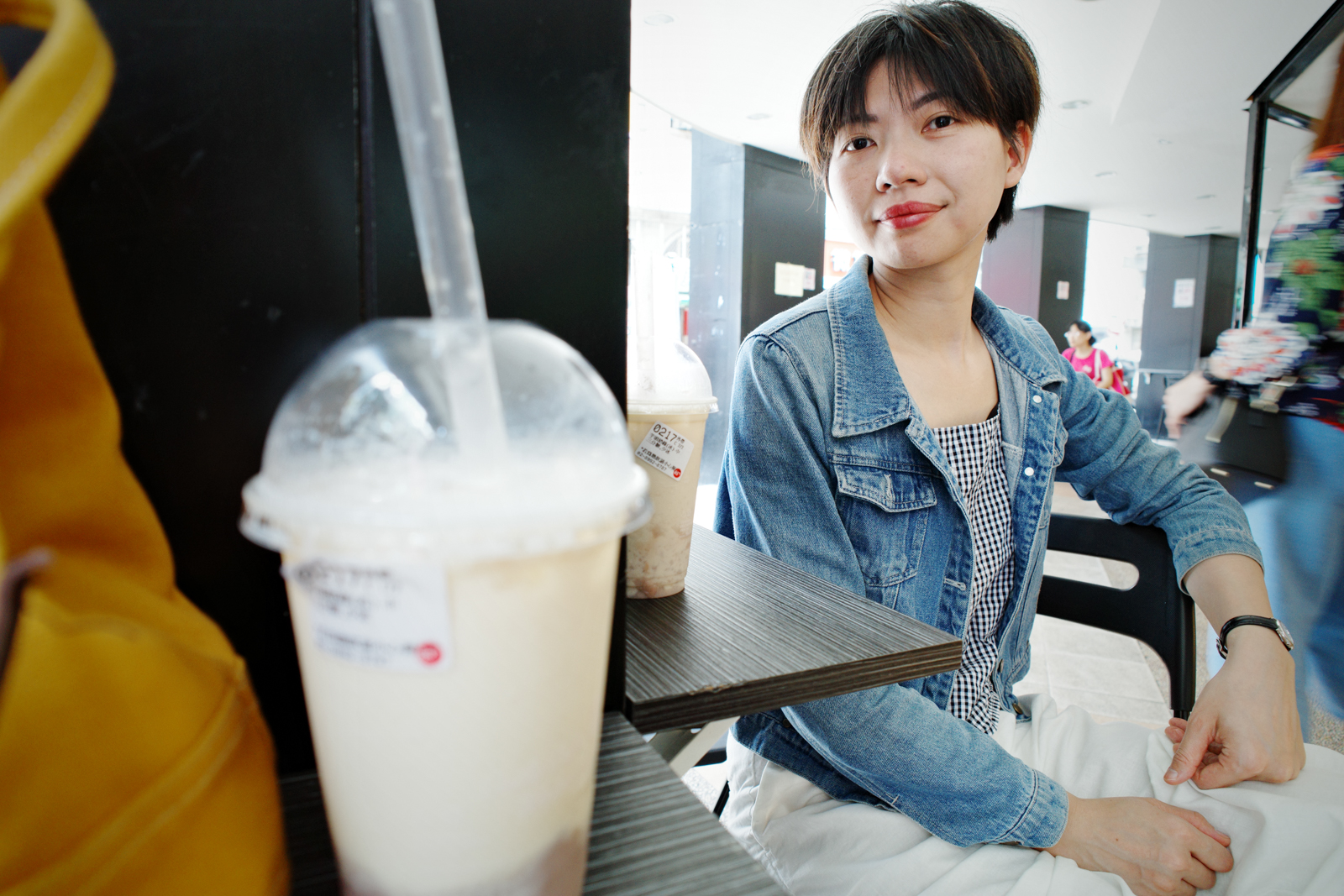 Classic Chrome 濾鏡效果：逆光人像與街景