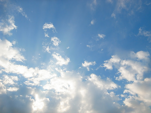 GRD III 偏暖色的藍天表現