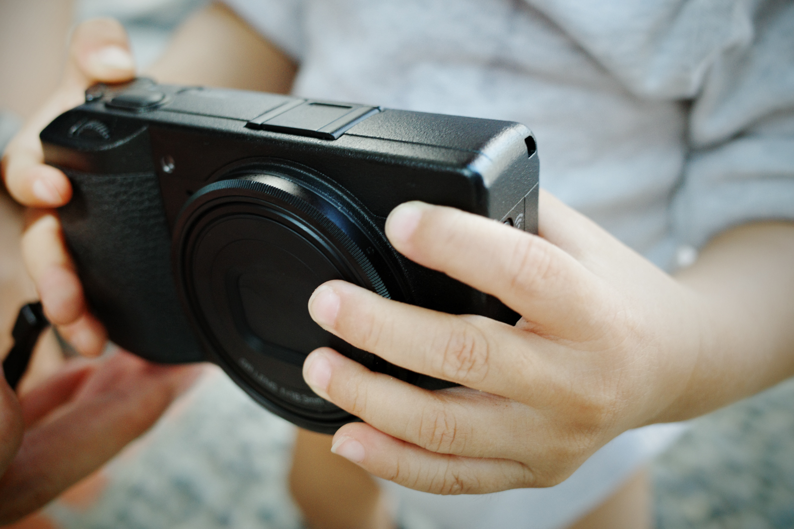 Classic Chrome 濾鏡效果：逆光街拍人像