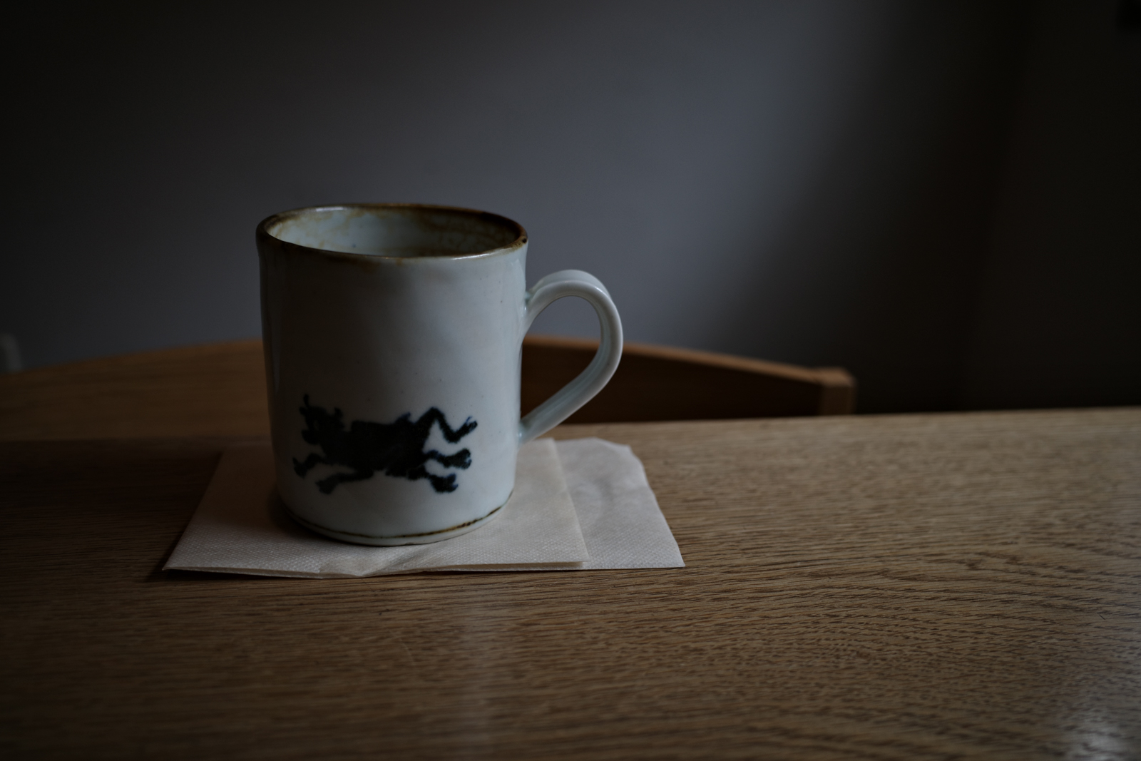 標準圖像：自然光下的人物特寫