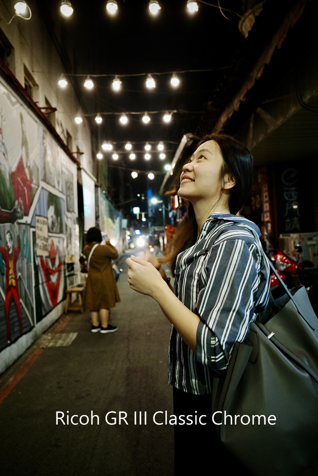 Classic Chrome 濾鏡效果：手機翻拍呈現