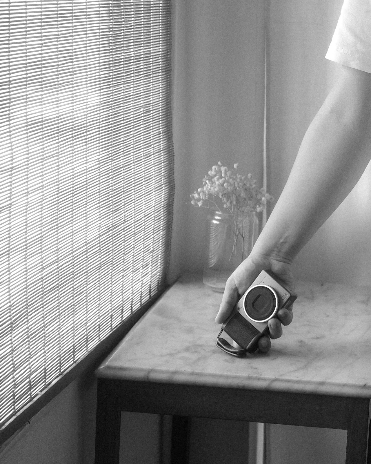 GR3x HDF 街頭攝影實拍與森山大道 AI 對話：清邁街頭人物剪影