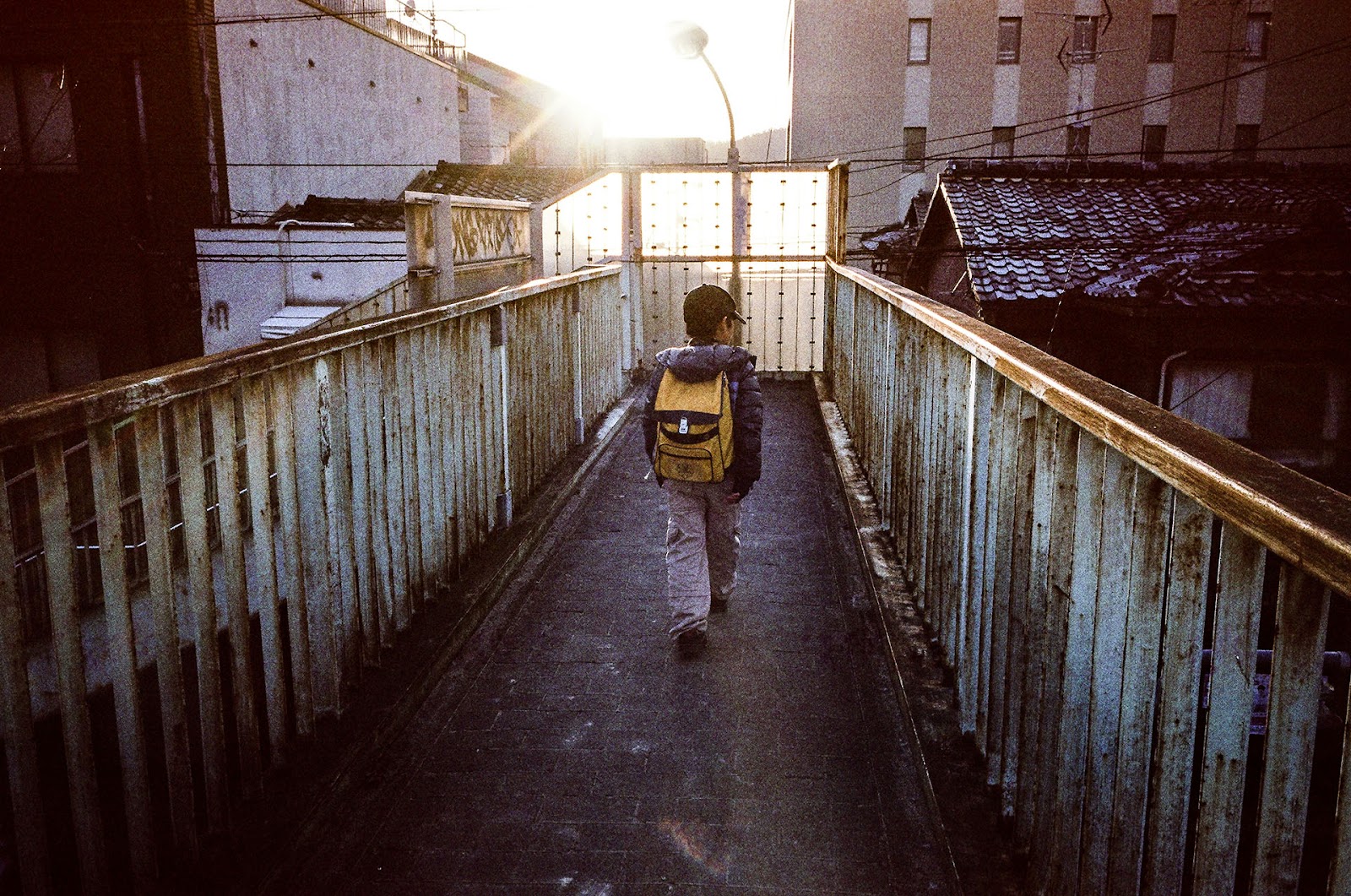 《默拍京都》底片攝影作品：自行車與古都