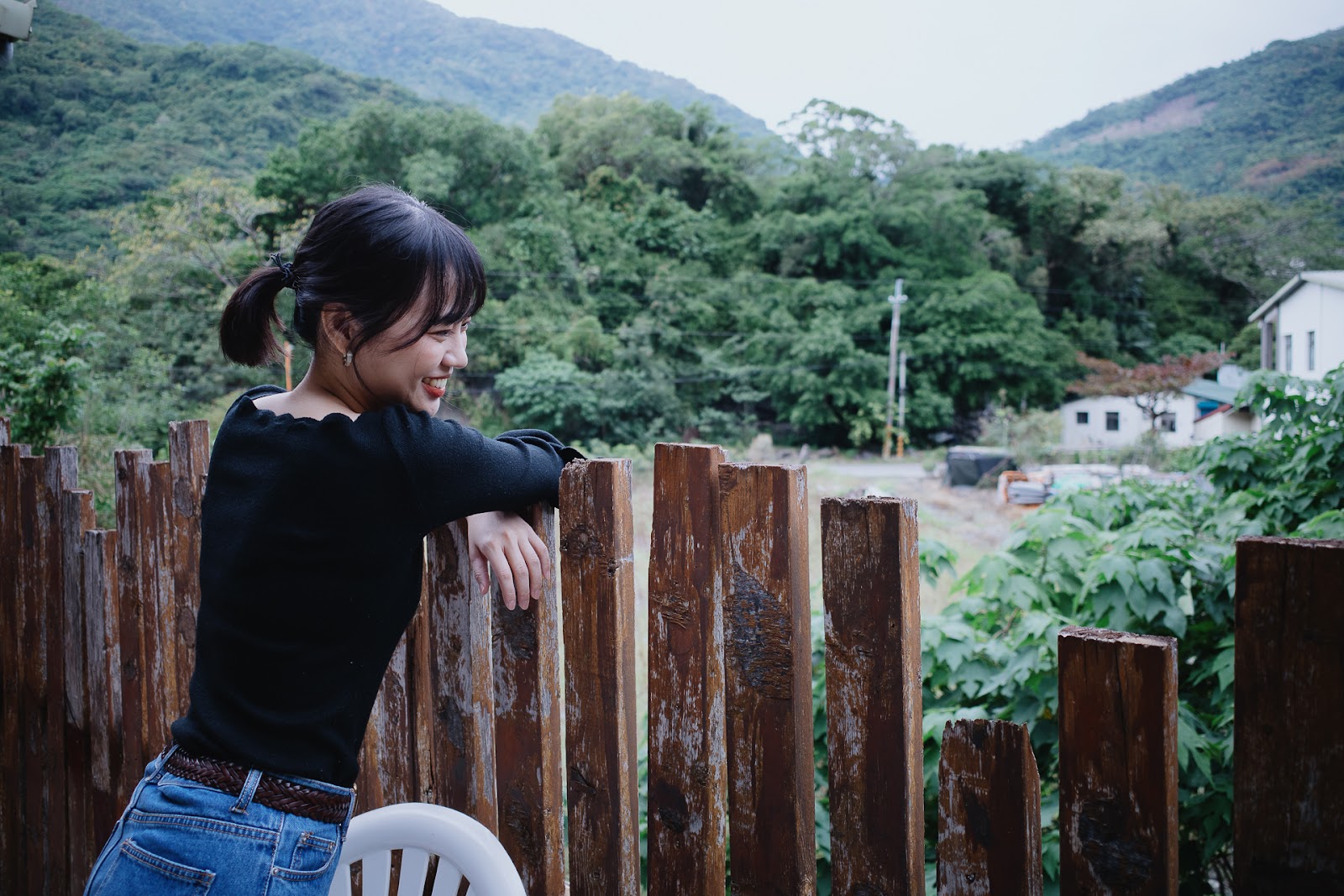 淳心在小木屋溫泉池的室內感照片