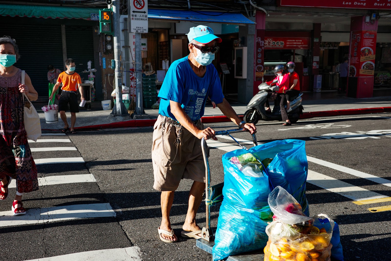 日常拍攝使用自動區域 AF+螢幕點擊精確對焦拍攝，是 GR 方便的對焦功能