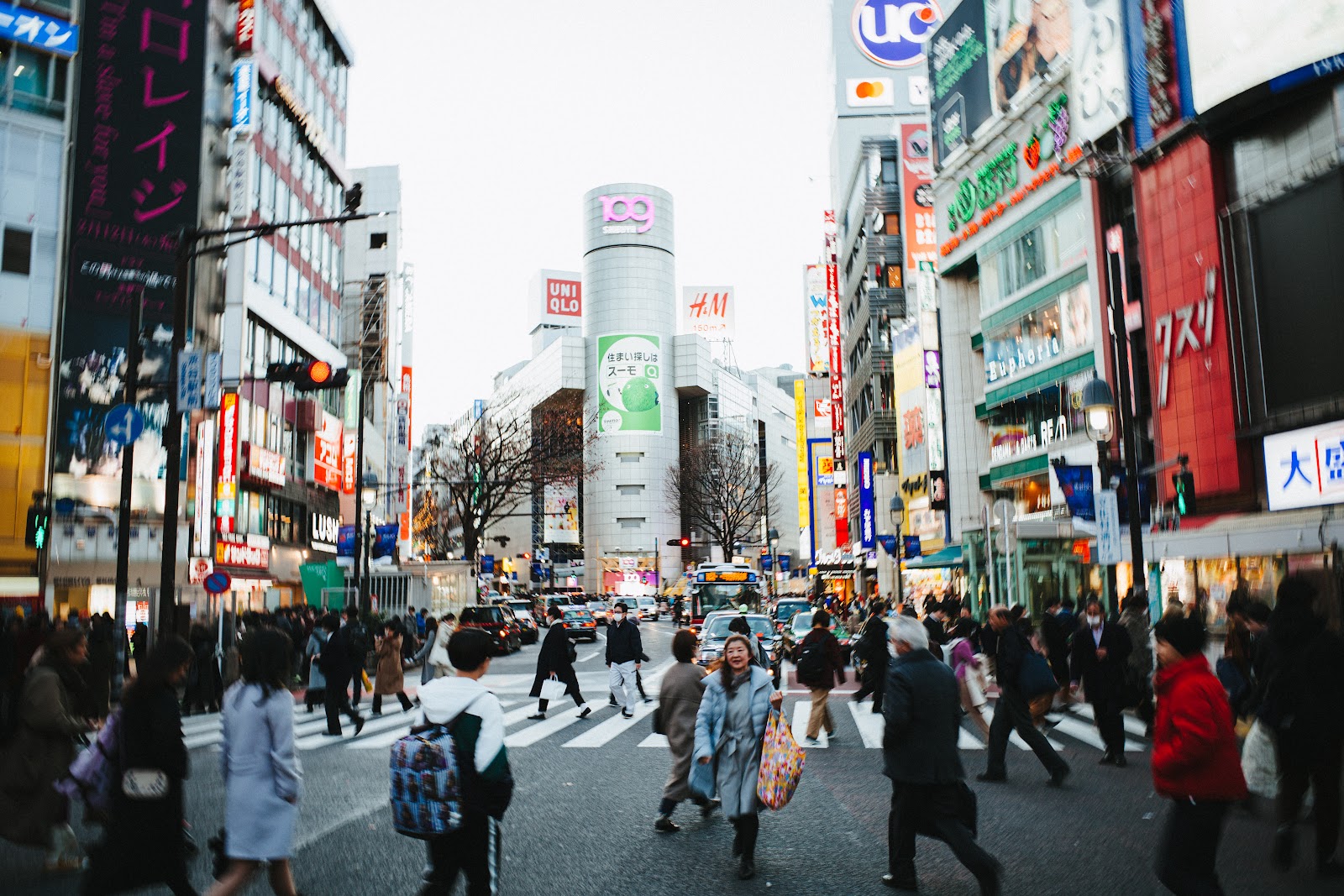 街拍時，利用GR內建的ND來放慢快門速度，也能拍出有趣的白天畫面