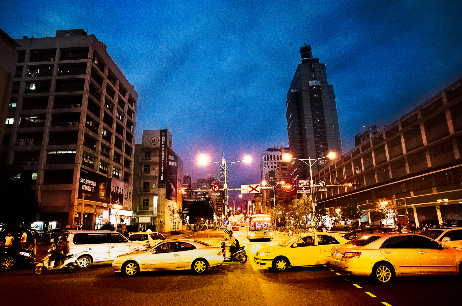 超廣角車流透視感構圖