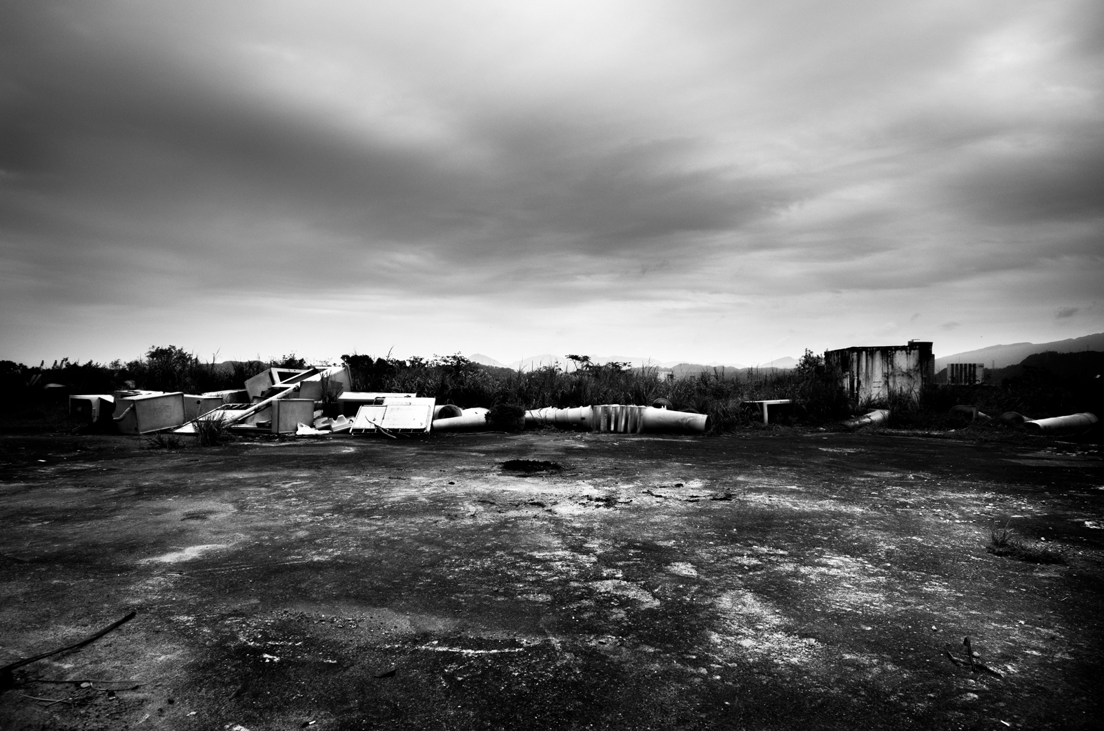 夜晚天橋長廊對角線構圖