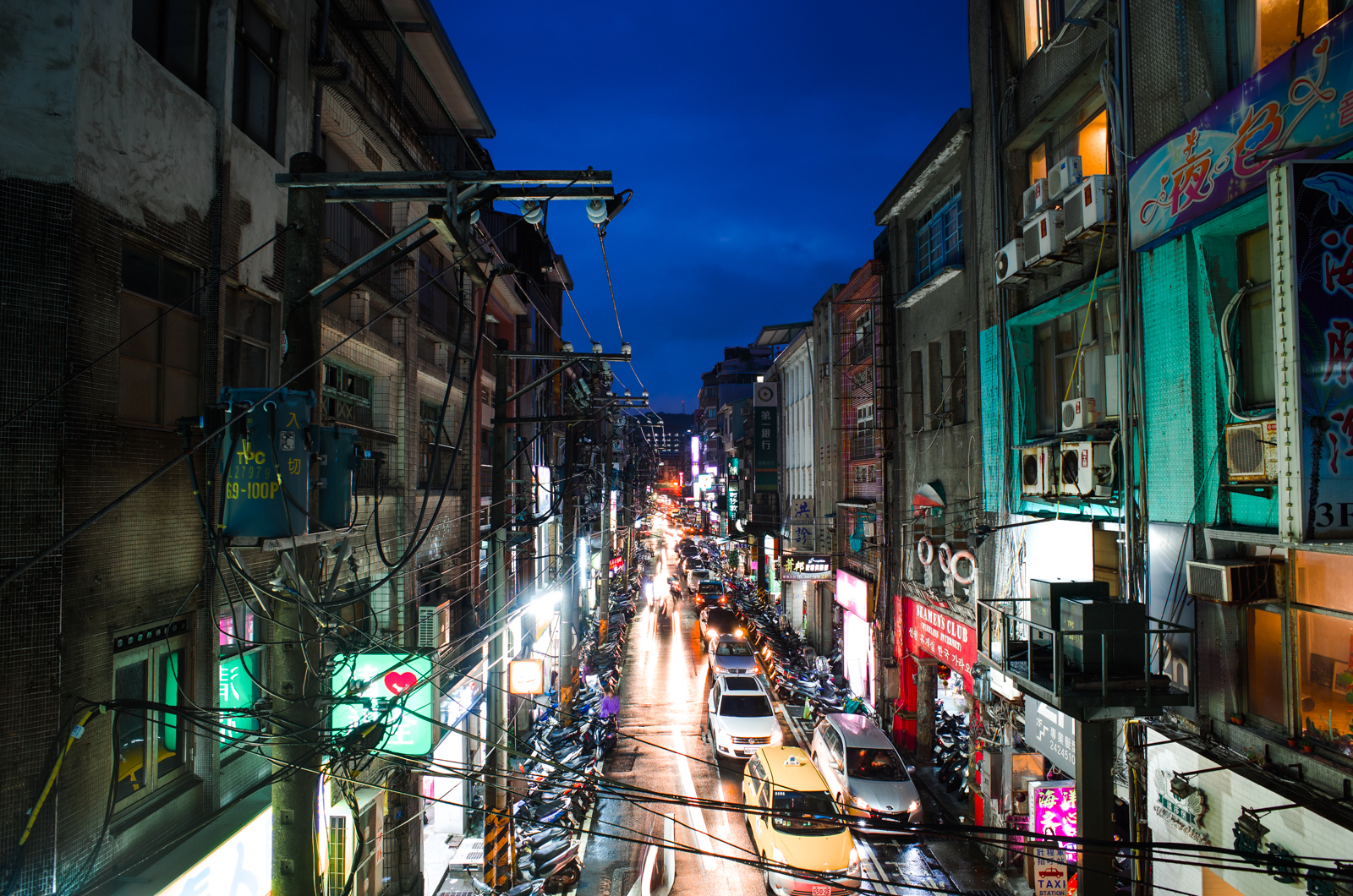 Ricoh GR II, 21mm 建築光影