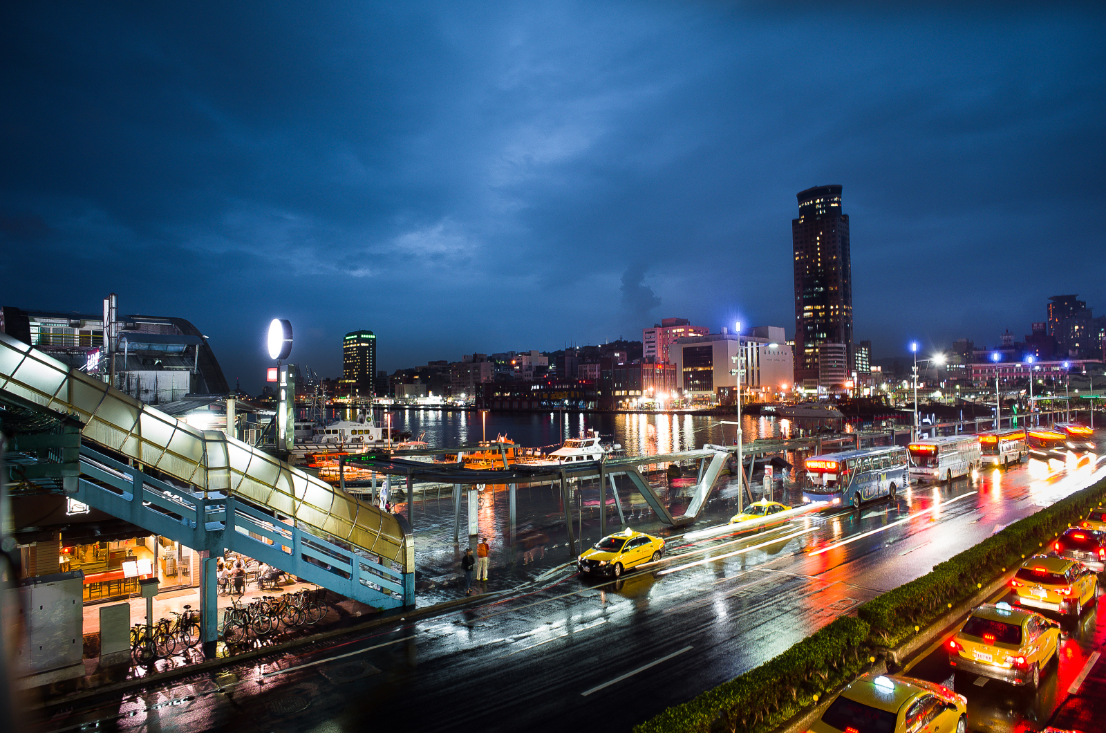 建築脈絡與夜間光影