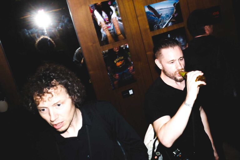 GR3使用快門模式拍攝酒吧的場景