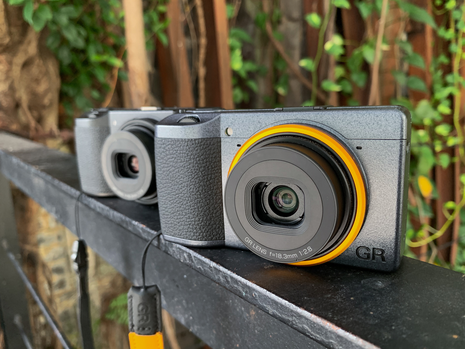 GR III SE 限定版與 GR 3 原版機身外觀對比