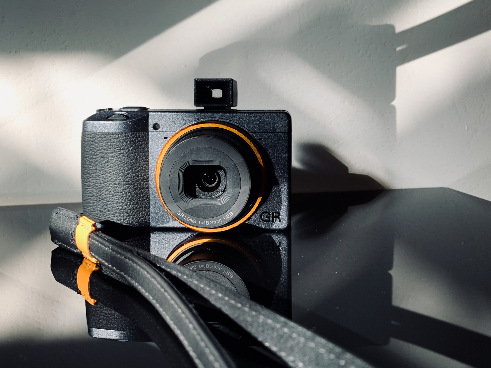 GR III SE 金屬灰機身塗裝質感