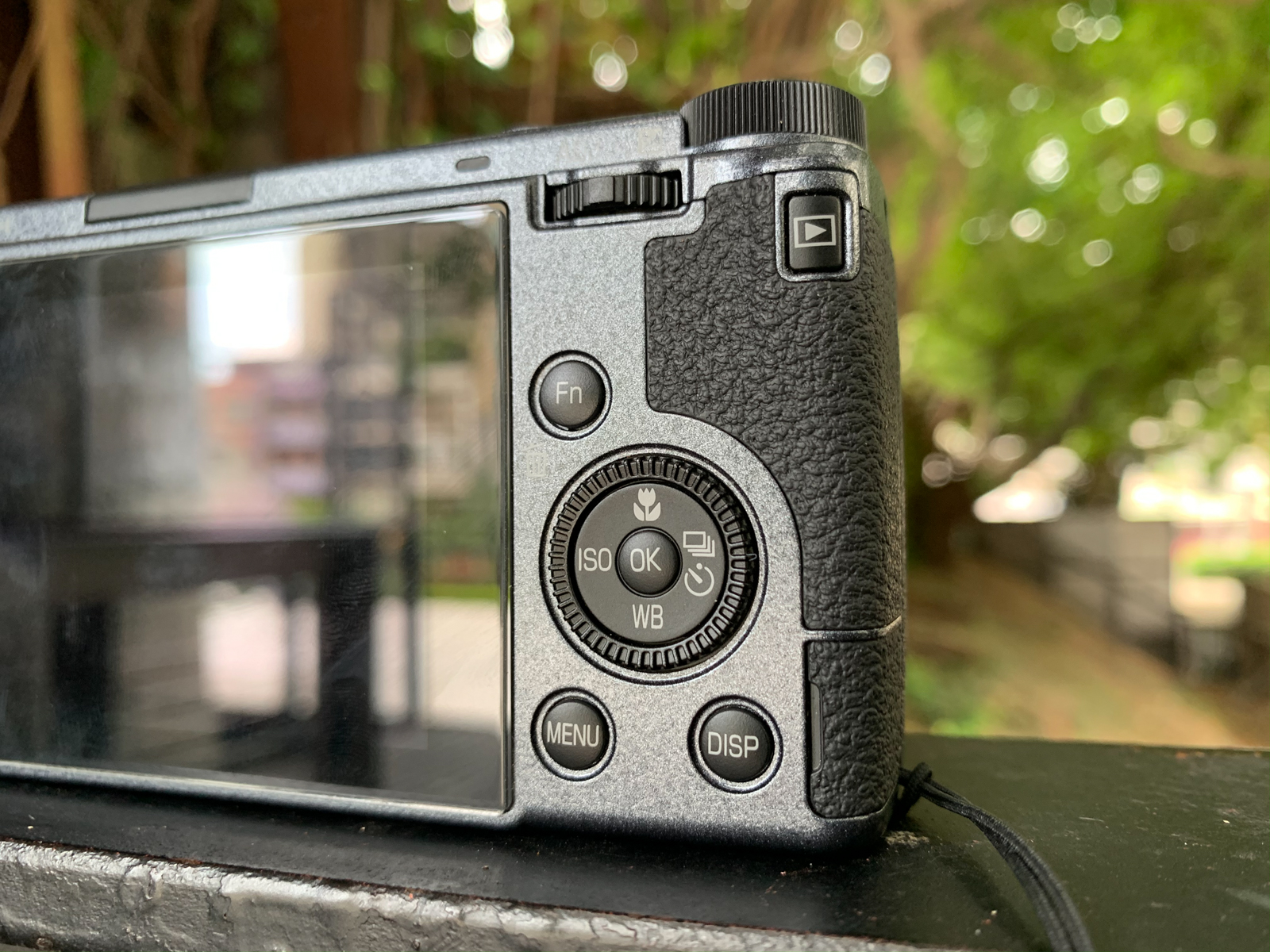 GR III SE 輕巧體積適合街拍