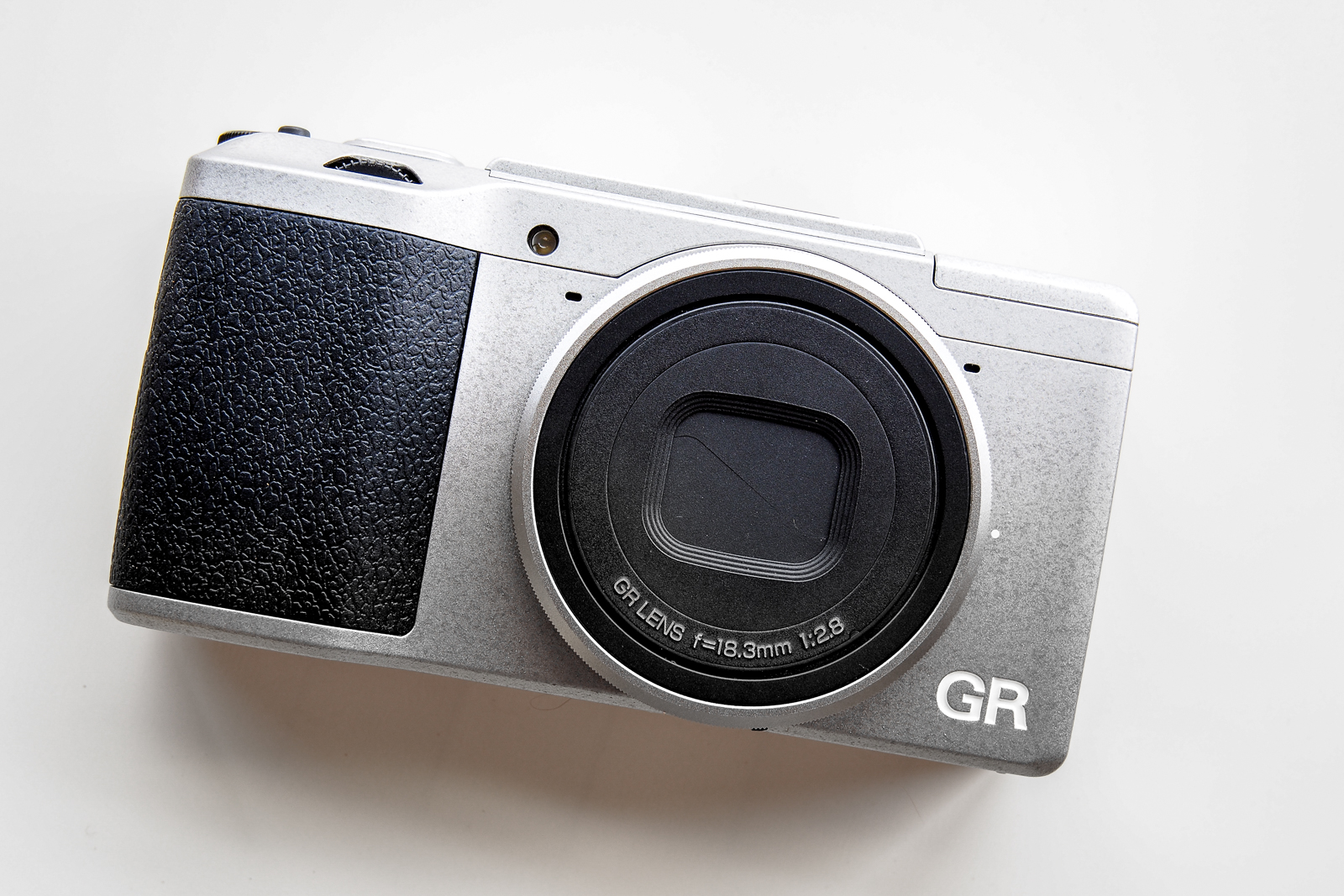 RICOH GR II Silver 魅力銀機身細節 1