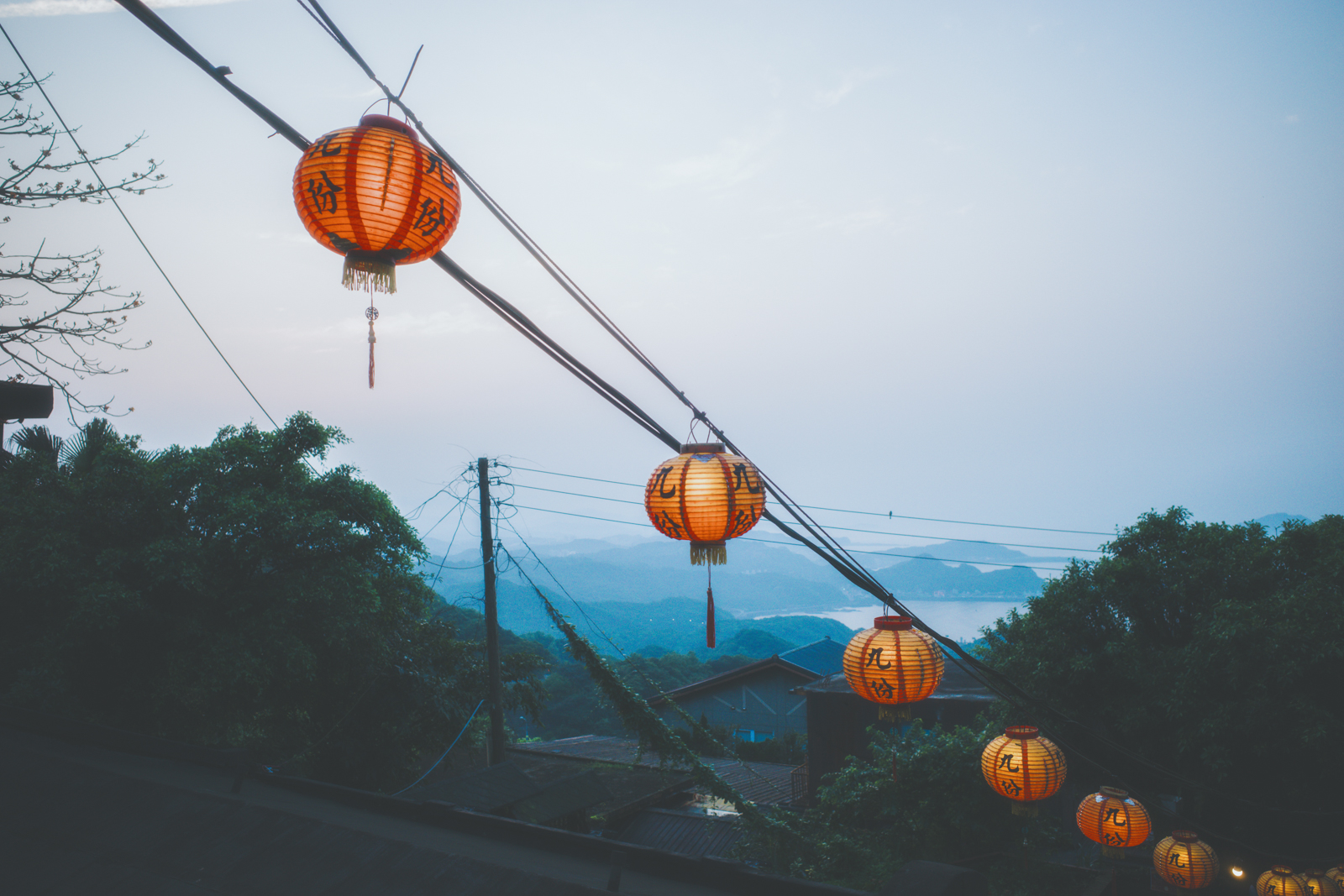 白平衡調整：偏向藍色的冷色調設定