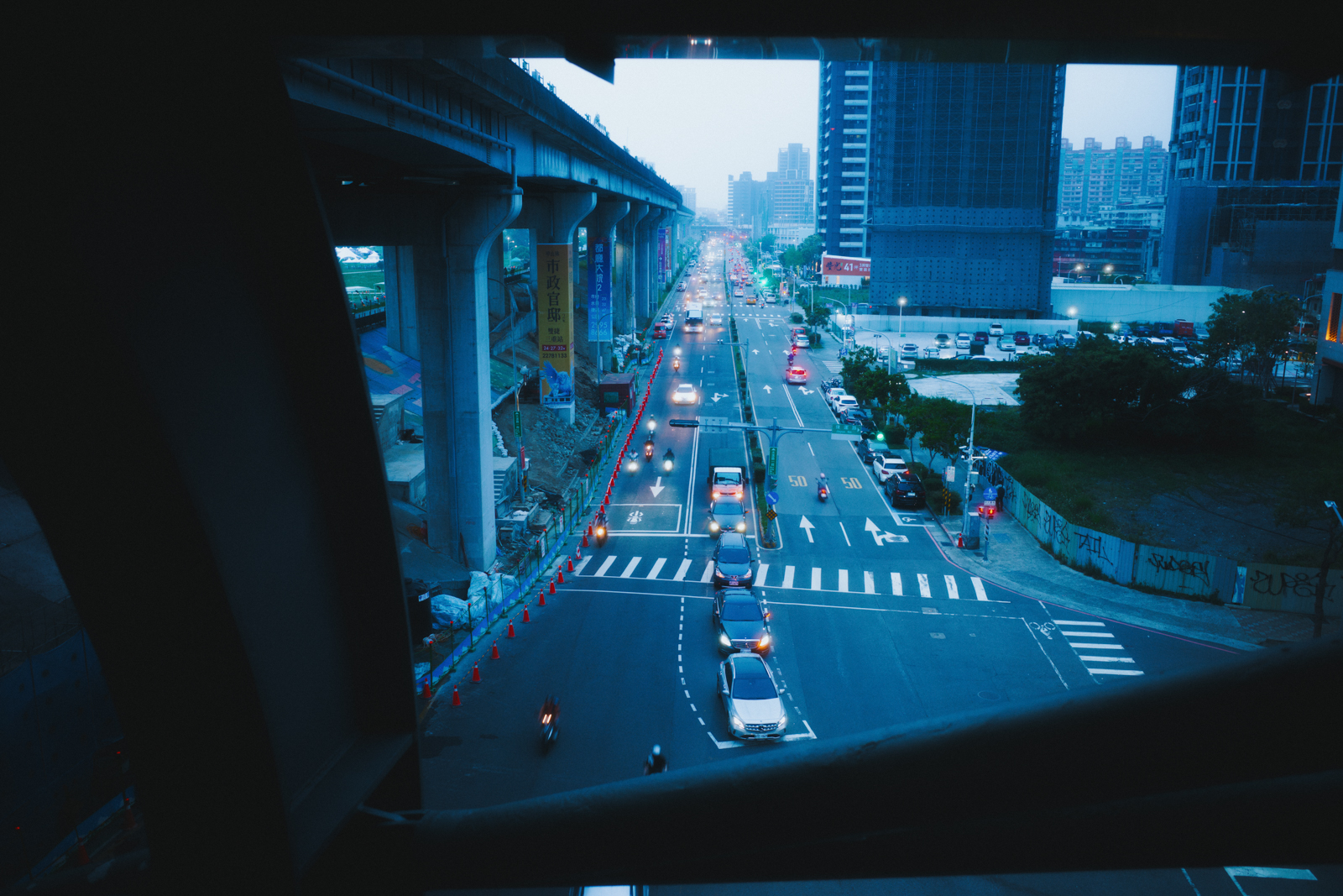 白平衡調整：偏向黃色的暖色調設定