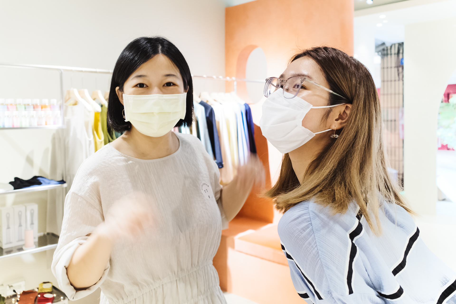 GR III 彩色街拍：逆光下的高動態範圍