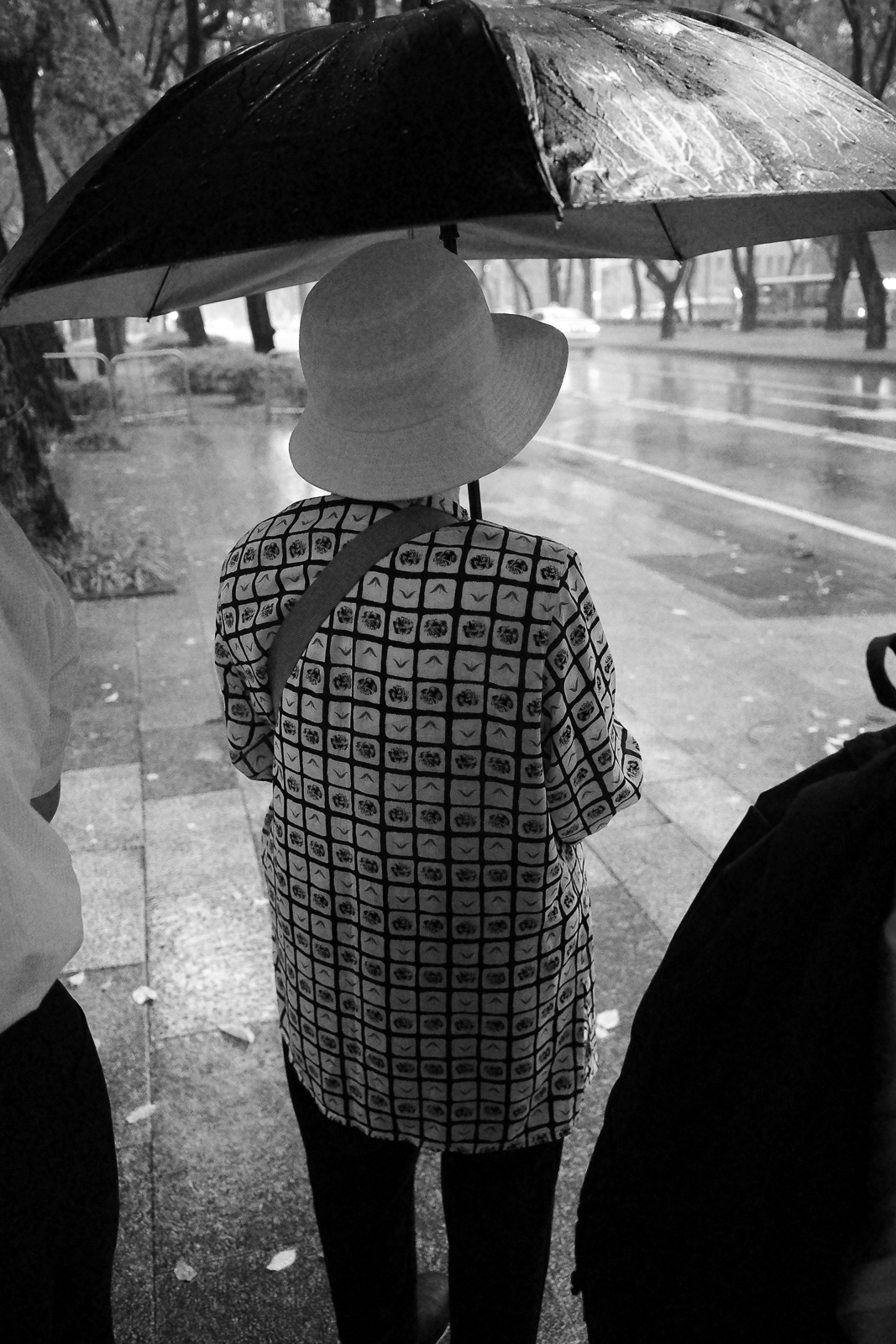 街角光影與人物彩色快拍