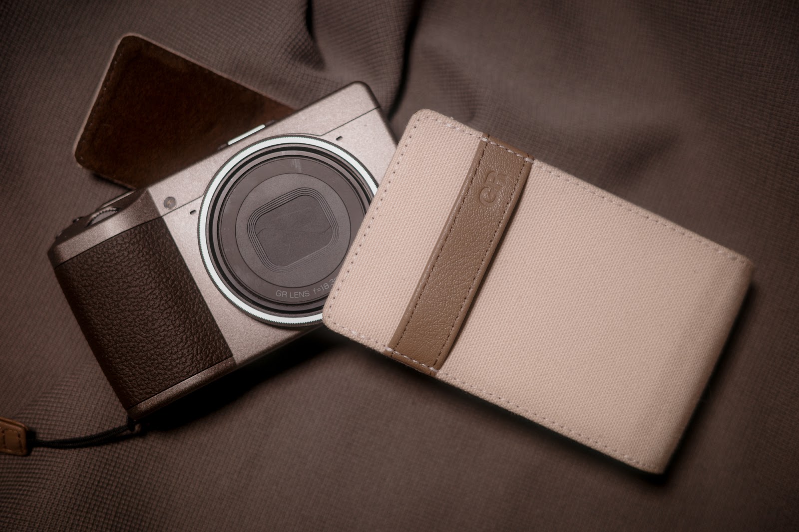 GR III Diary Edition 帆布相機包與機身