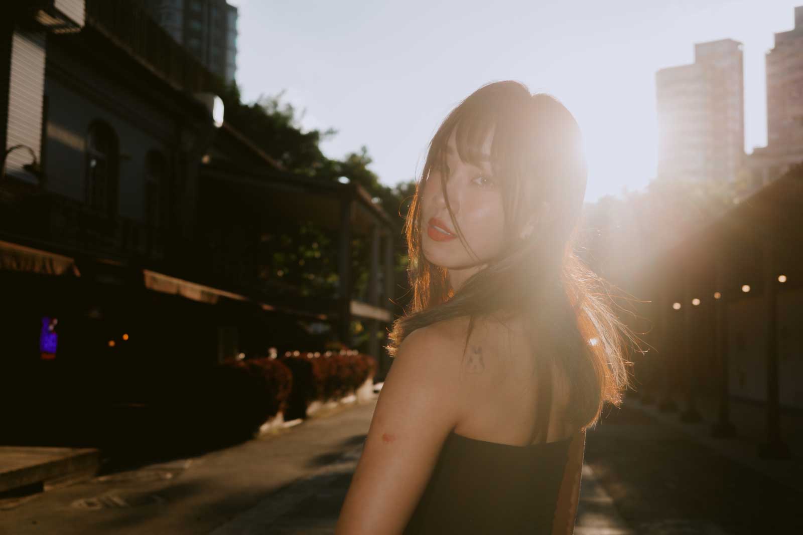 GR3 逆光攝影與閃光燈運用的光影對比效果