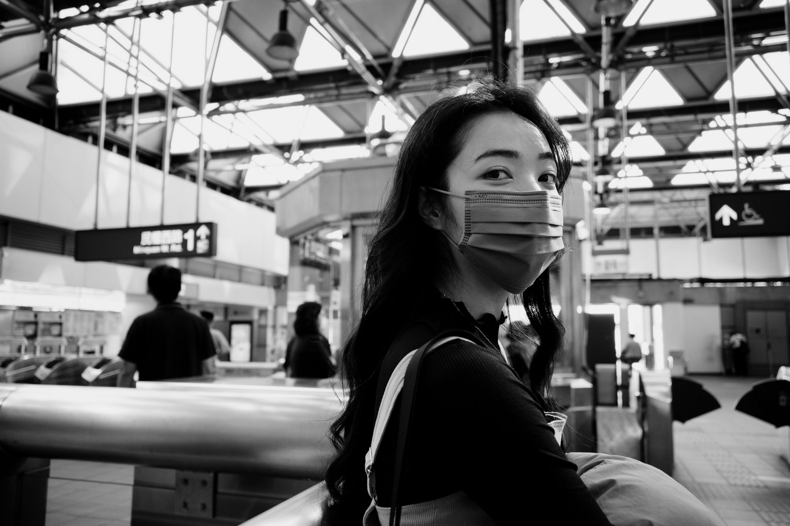 Ricoh GR3 單色黑白設定實拍 - 街頭光影交錯