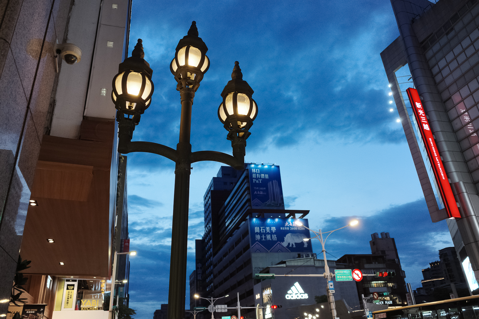 RICOH GR IIIx Urban Edition 與 GR III 實機對比 1