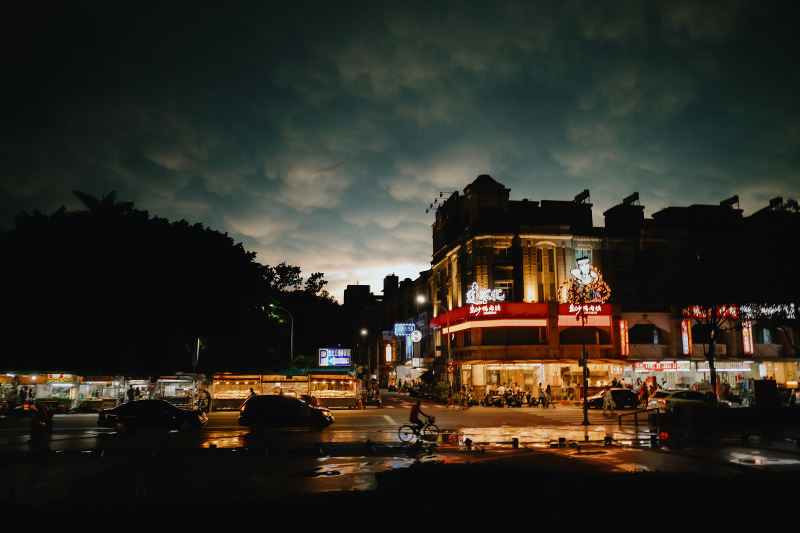 嘉義街頭光影：建築立面與光影交錯