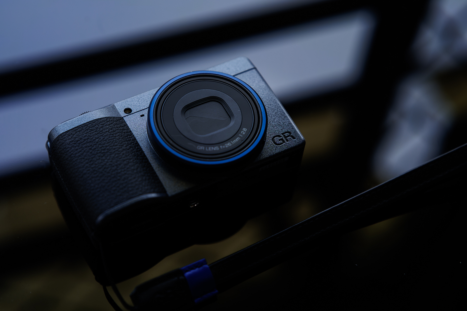 GR IIIx Urban Edition 金屬灰機身細節質感 2