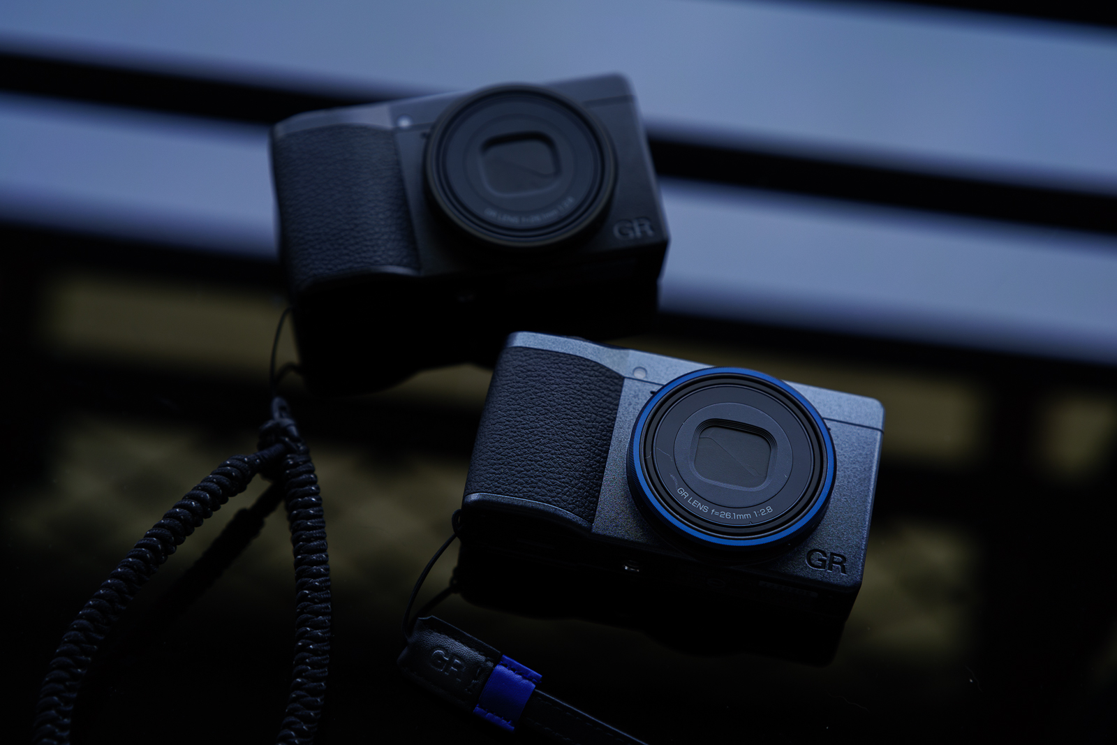 GR IIIx Urban Edition 海神藍 機身細節與鏡頭環 2