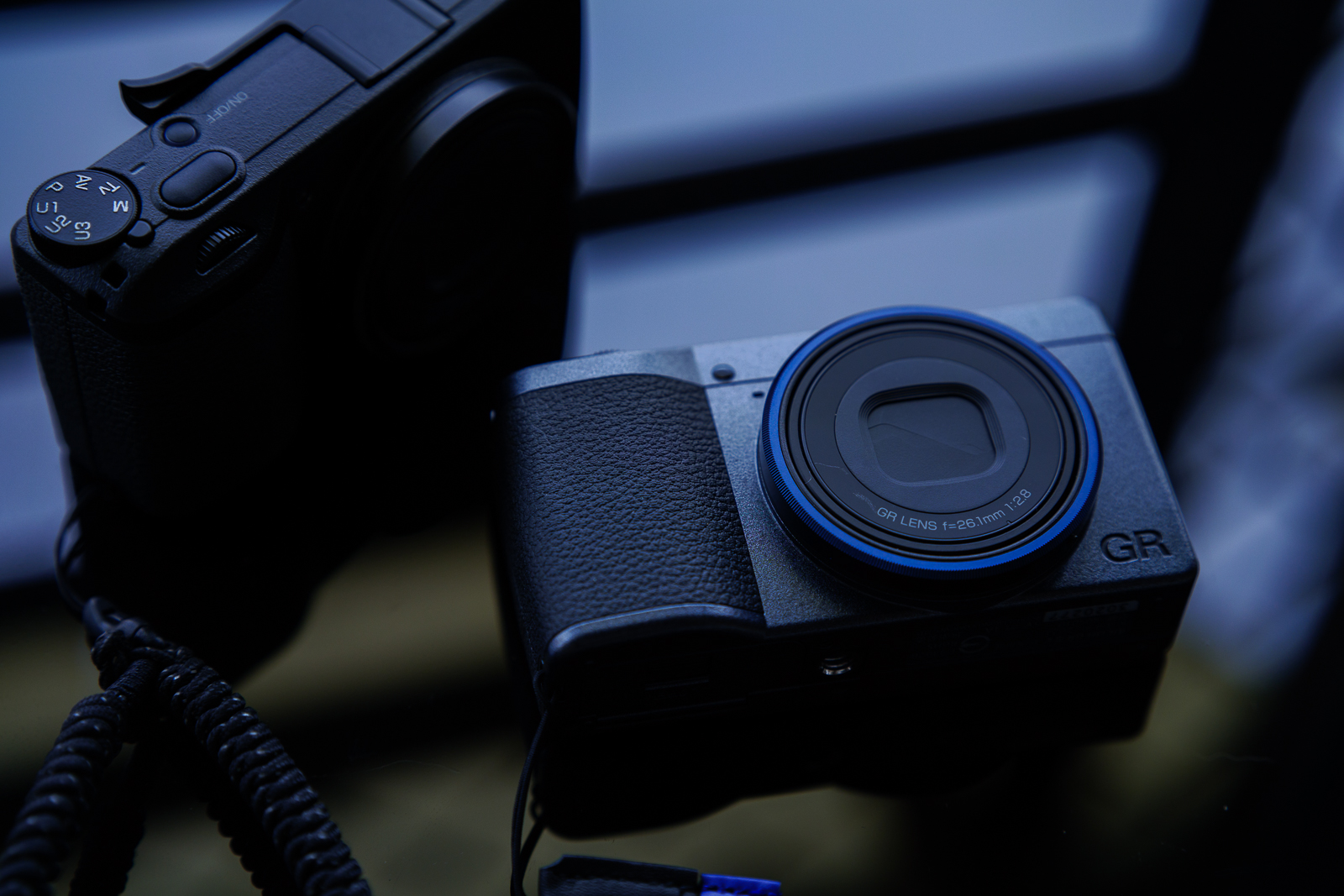 GR IIIx 黑色與 Urban Edition 海神藍對比 2