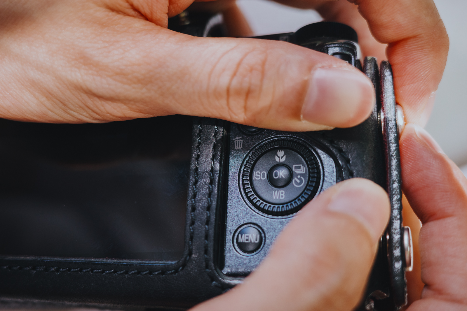 ULYSSES Bodysuit 鈕釦設計細節 6