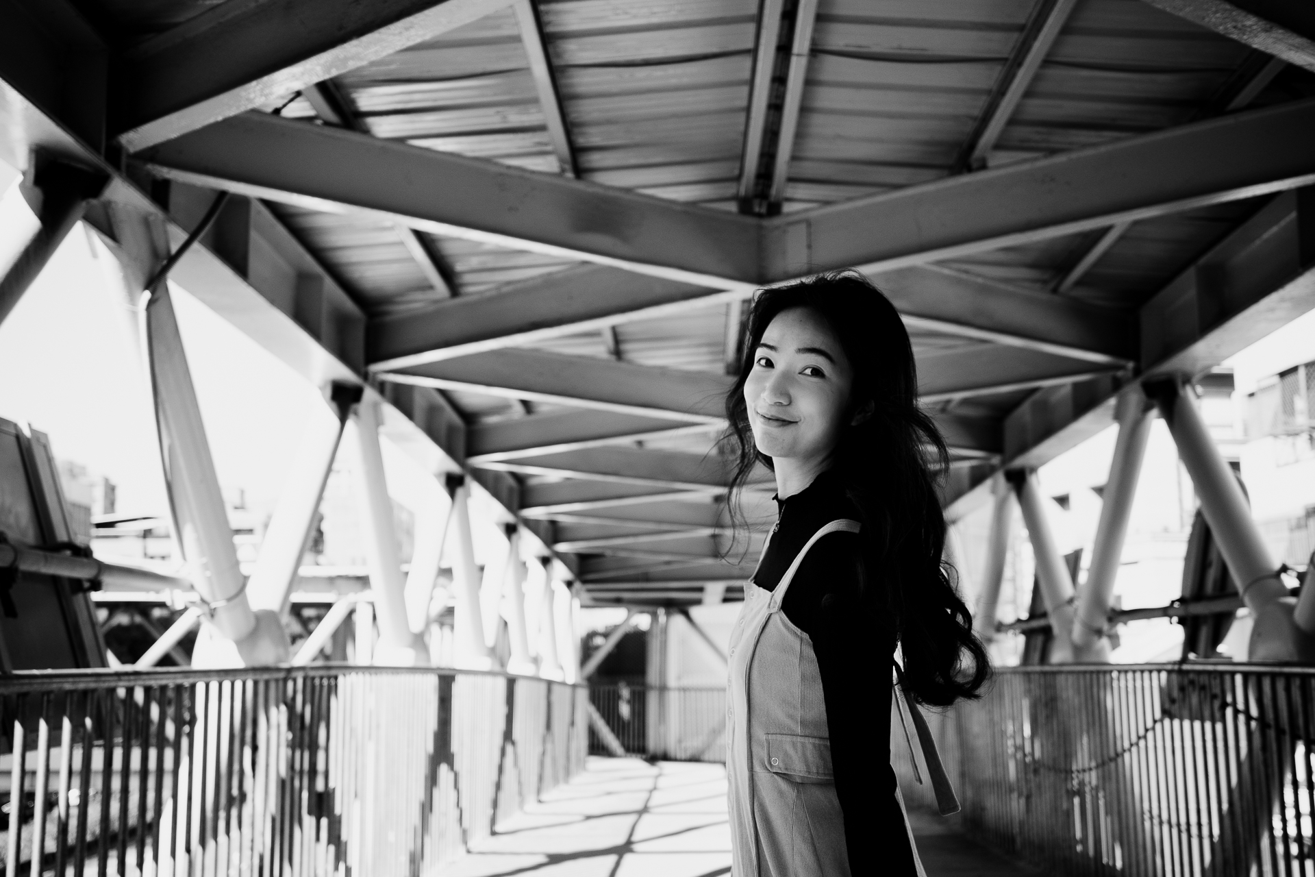 天橋等待的瞬間