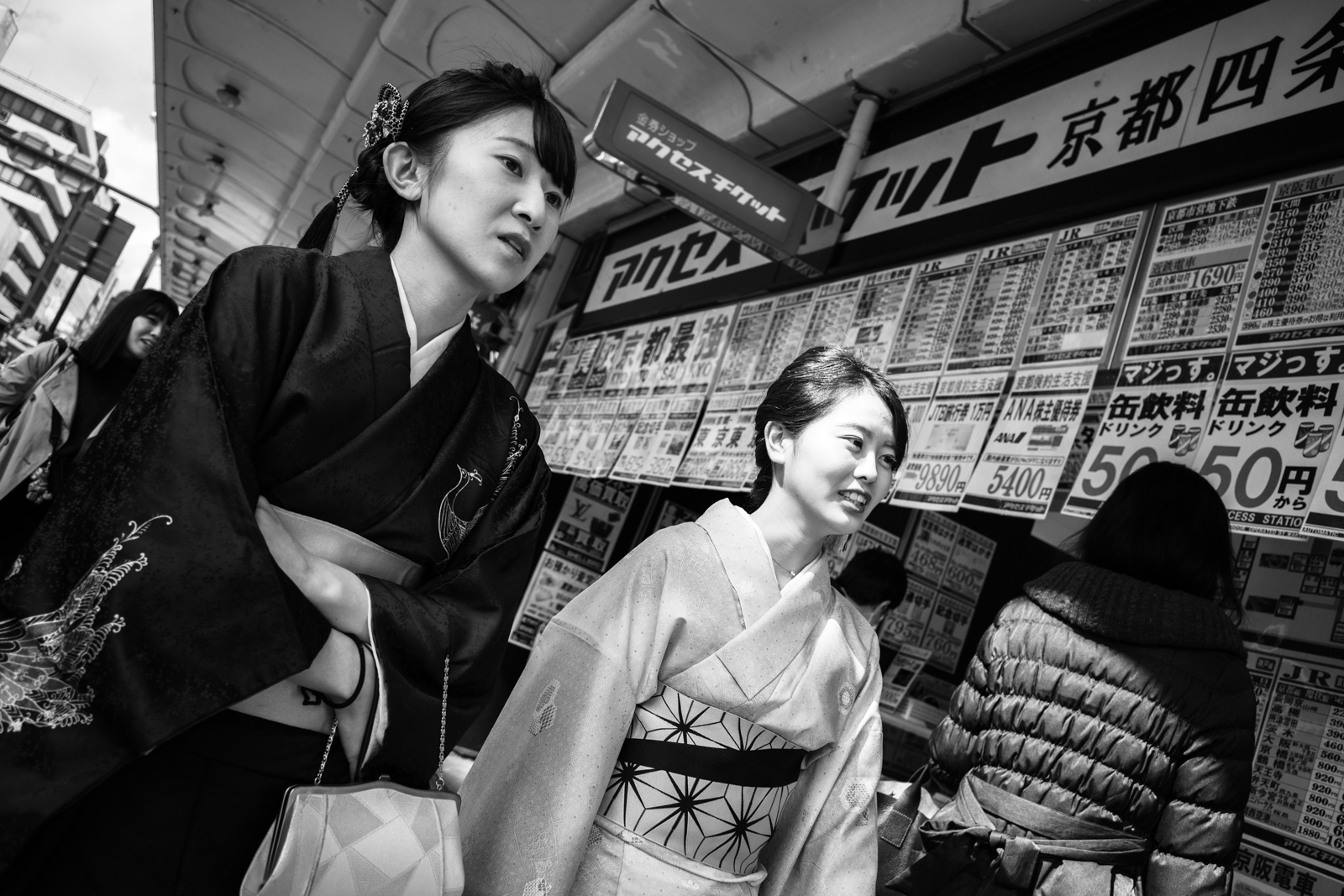 街頭逆光黑白攝影