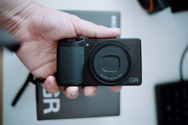 Ricoh GR IIIx 單手握持手感展示