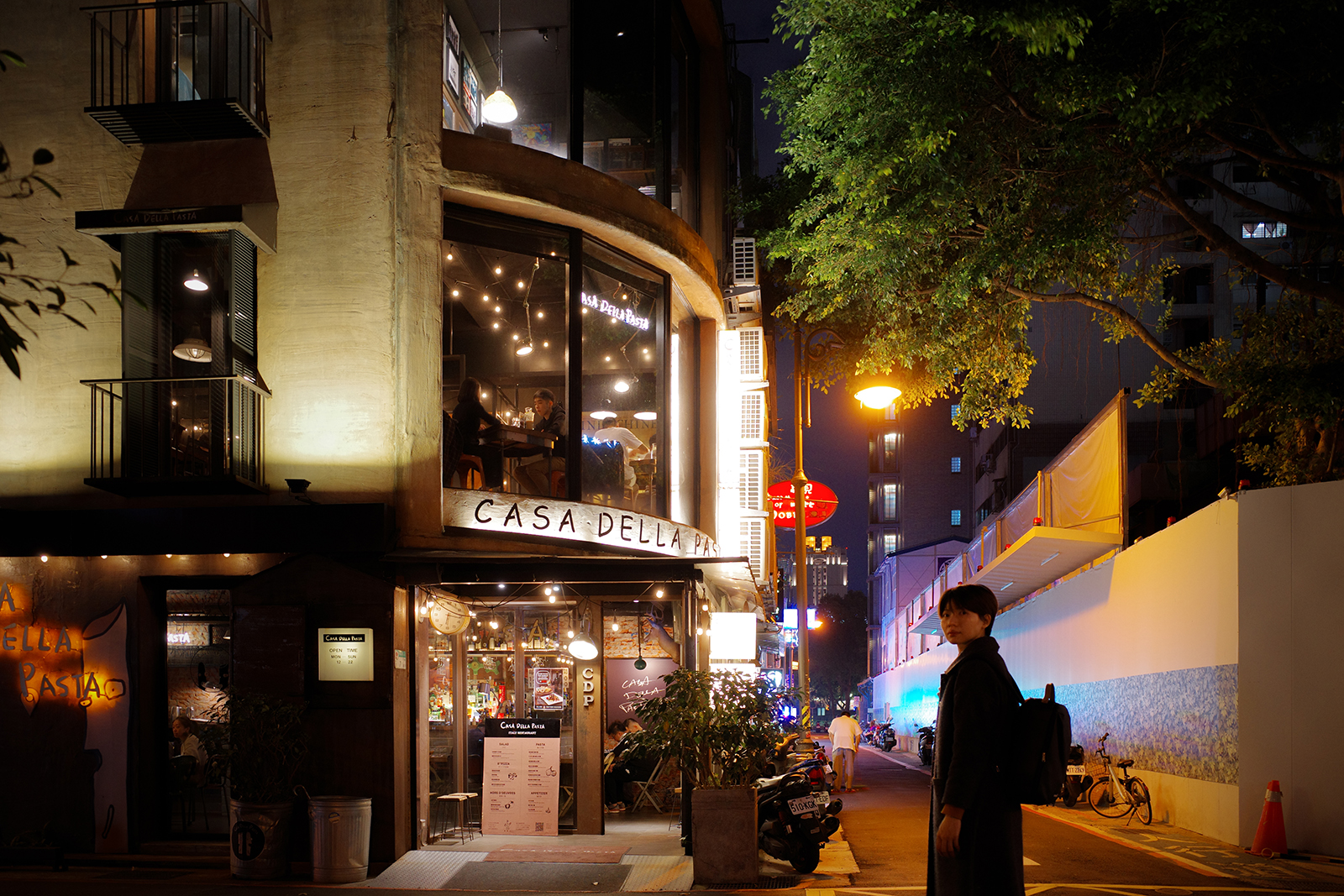 RICOH GR III 黑白模式下的微光拍攝