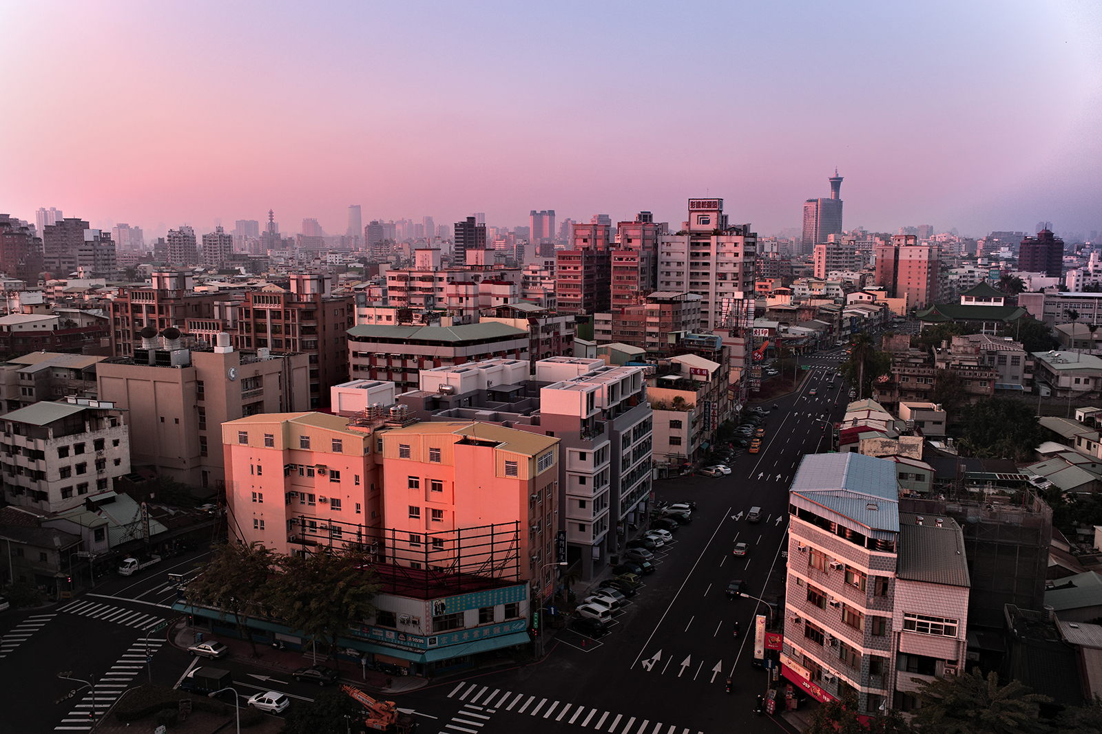 RICOH GR III 色相與白平衡調整後，呈現夕陽落日感